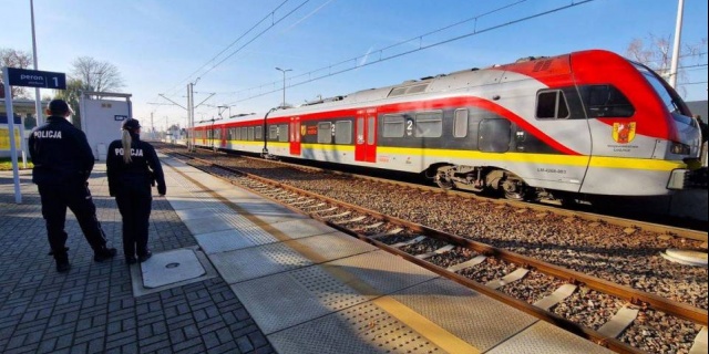 Pabianice: Zginęła przy torach, jej bagaż znaleziono w pociągu. Dziś odbyła się sekcja 70-letniej pasażerki. Co na ten moment mówią o tragedii śledczy?